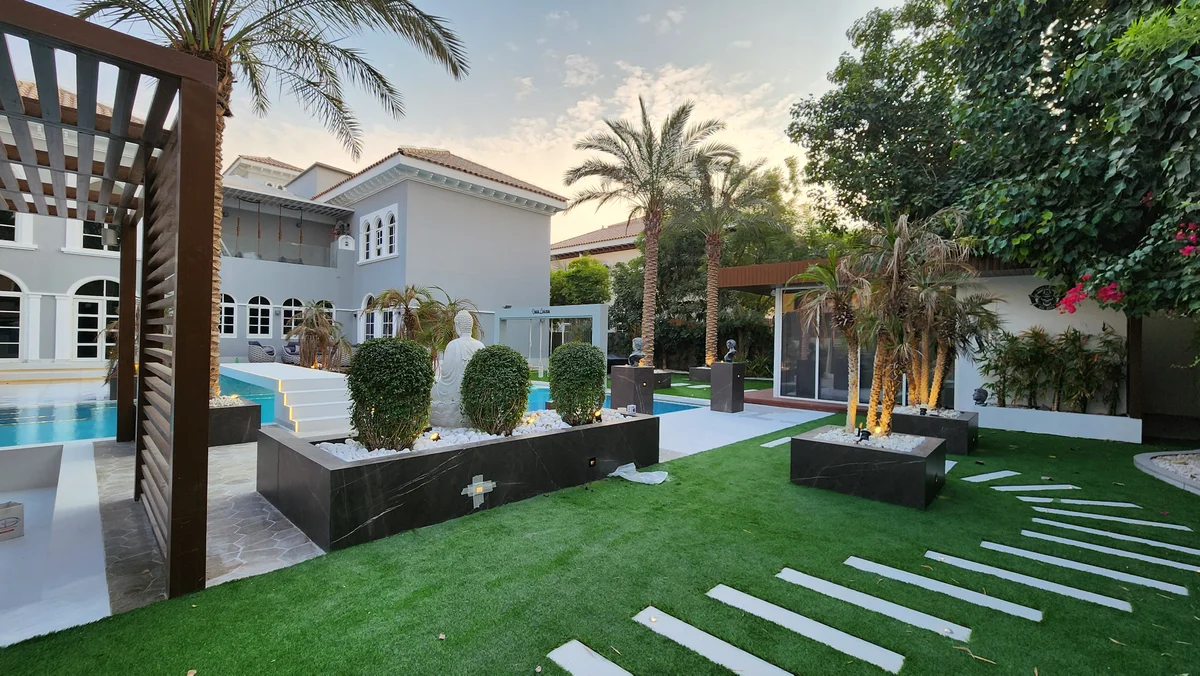 Project Casa Colonia garden with palms, lawn, planted beds and stepping stones